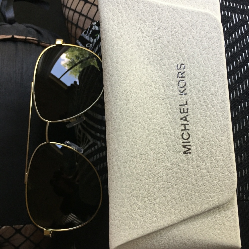 Sunglasses - Picture 3 of 5